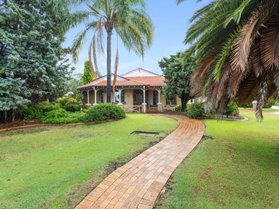 39 Lakeshore Close, Ballajura WA 6066
