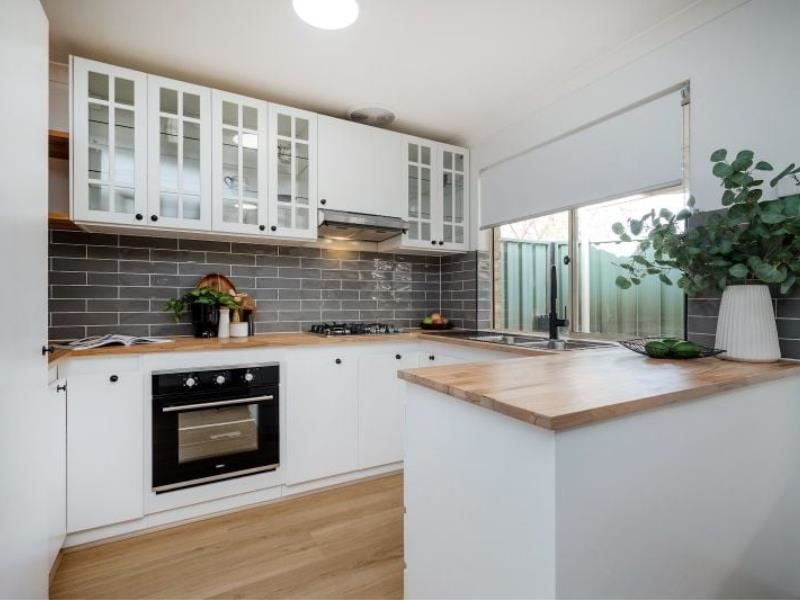 2/4 Dowling Street, Rockingham WA 6168
