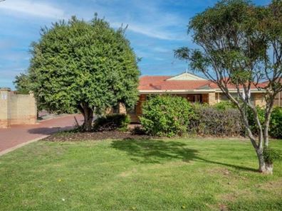 2/4 Dowling Street, Rockingham WA 6168