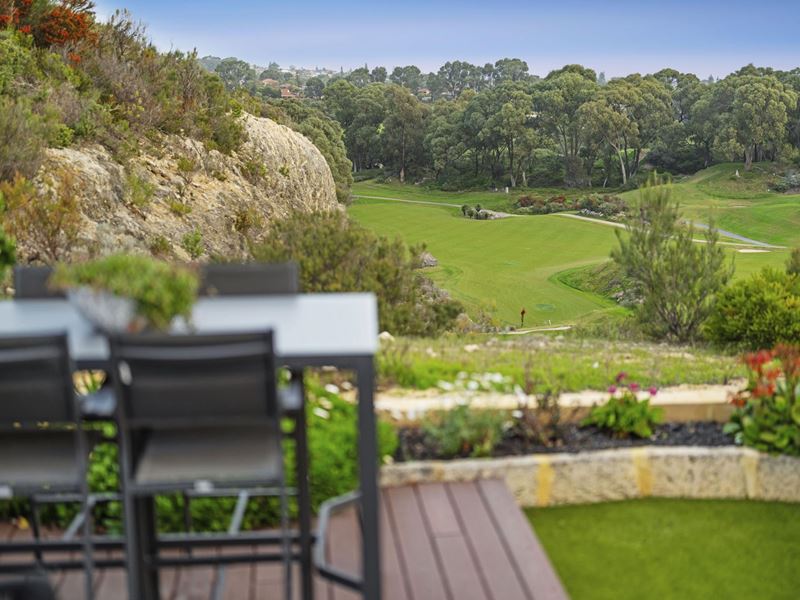 3 PEBBLE BEACH EDGE, Connolly