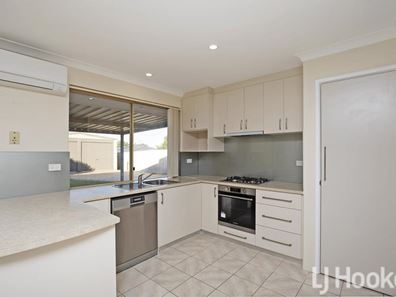 35 Casuarina Drive, Halls Head WA 6210