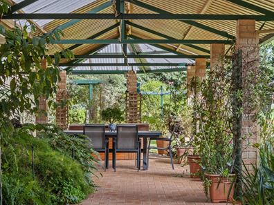 7 Caniroglen Court, Manjimup WA 6258