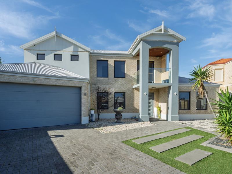 11 Whitewater Lookout, Iluka WA 6028