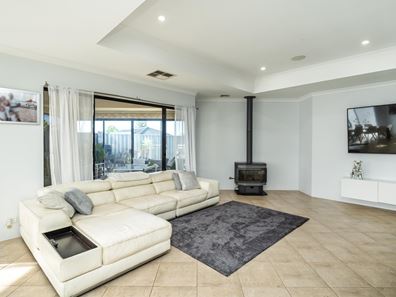 11 Whitewater Lookout, Iluka WA 6028