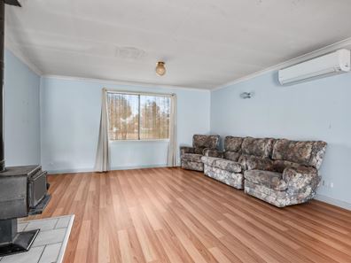 335 Collins Street, West Lamington WA 6430