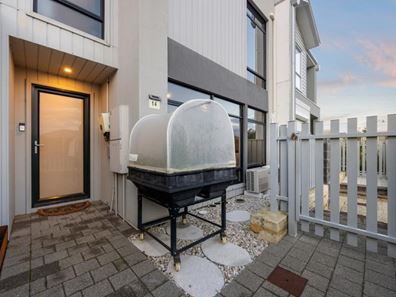 14 Elvire Grove, Golden Bay WA 6174