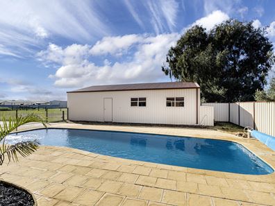 33 Polwarth Parade, Deepdale WA 6532