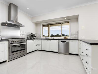 33 Polwarth Parade, Deepdale WA 6532