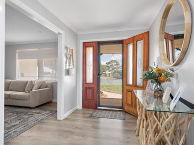 7 Kurnalpi Close, Hannans WA 6430