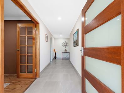 31 Glenfin Road, Seville Grove WA 6112