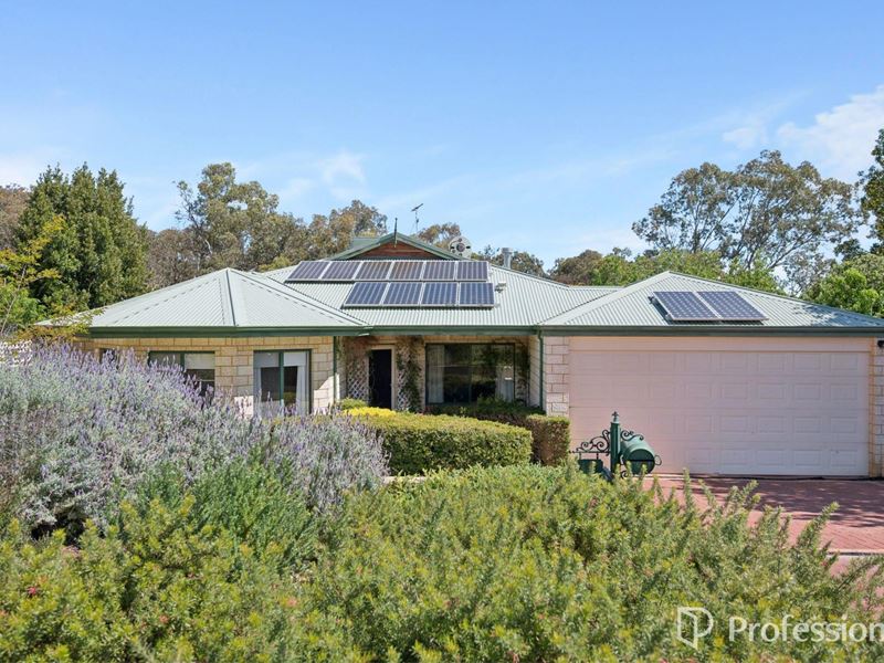 16 Savage Road, Kelmscott