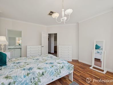 16 Savage Road, Kelmscott WA 6111