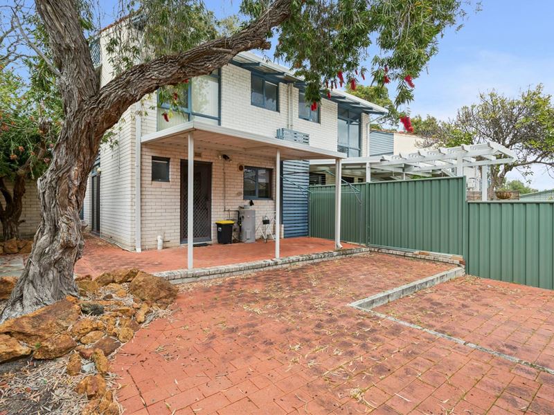 4/7 Shakespeare Road, Kalamunda WA 6076
