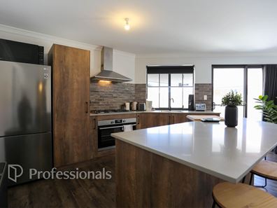 27 Hood Way, Castletown WA 6450