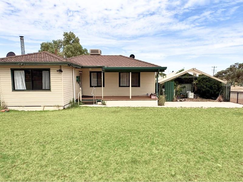 1 Mocardy Street, Wongan Hills WA 6603