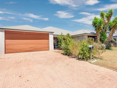 3 Lomatia Ramble, Halls Head WA 6210