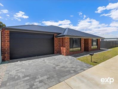 6 BILTMORE Street, Lakelands WA 6180