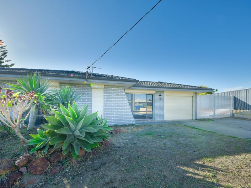 5 Raeside Crescent, Cooloongup WA 6168