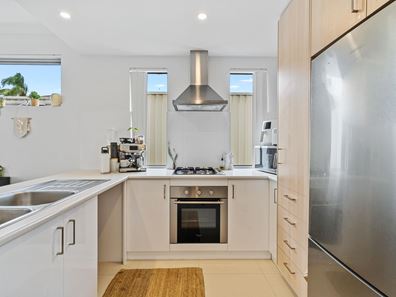 2/52 Morfitt Street, Mandurah WA 6210