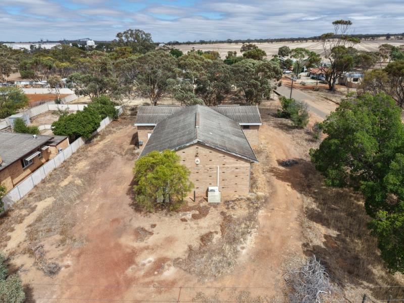 15 Cubbine Road, Quairading WA 6383