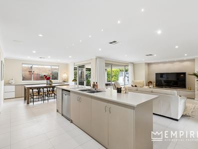 8 Blackwood Meander, Yanchep WA 6035