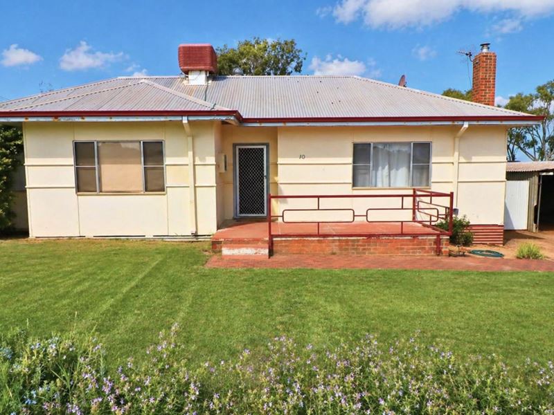 10 Moore Street, Wongan Hills WA 6603