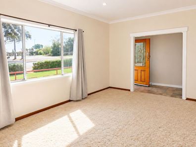 10 Moore Street, Wongan Hills WA 6603