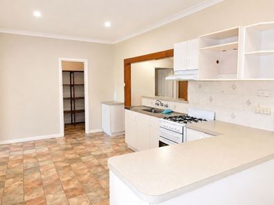 10 Moore Street, Wongan Hills WA 6603