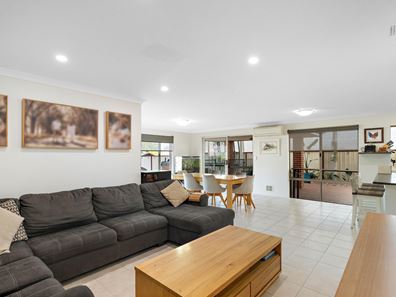 37 Lambertia Crescent, High Wycombe WA 6057