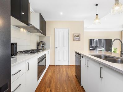 42 Grande Crescent , Success WA 6164