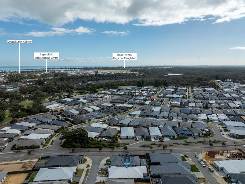 40 Barracoota Loop, Lakelands WA 6180