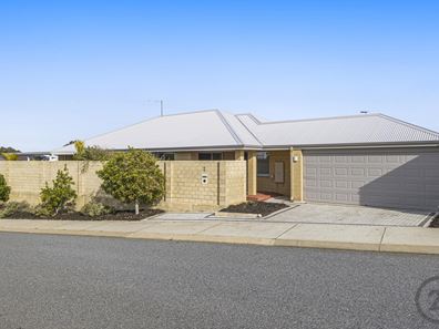 2 Vanda Pass, Halls Head WA 6210