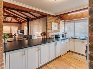2 Water Street, York WA 6302