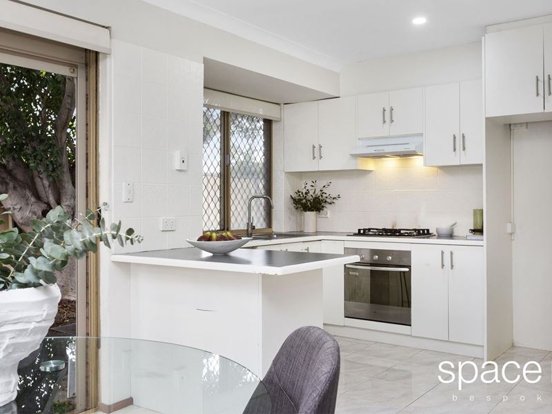 25 Lantana Crescent, Dianella