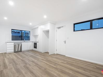 1/166 Leake Street, Belmont WA 6104