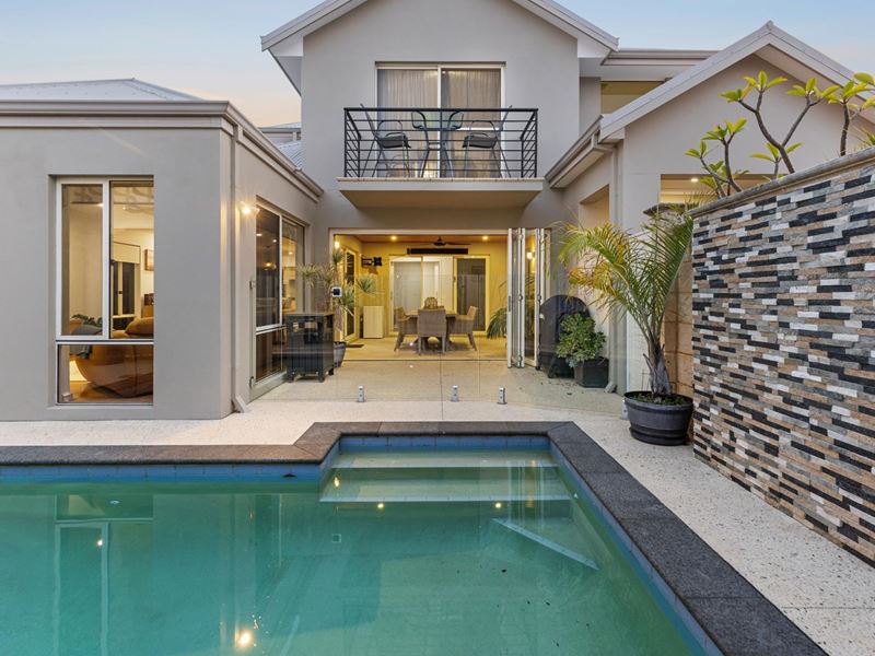 12 MADEIRA TURN, Hillarys WA 6025