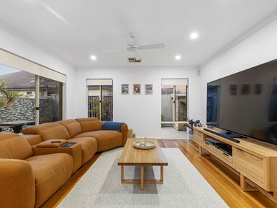 12 MADEIRA TURN, Hillarys WA 6025