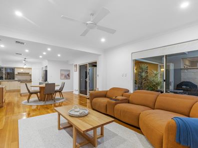 12 MADEIRA TURN, Hillarys WA 6025