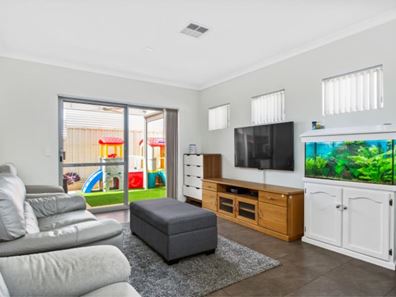13 Magnet Close, Lake Coogee WA 6166