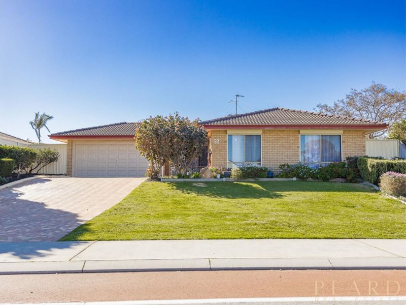 37 Casuarina Drive, Halls Head WA 6210