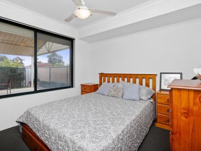 10 Lavender Way, Success WA 6164