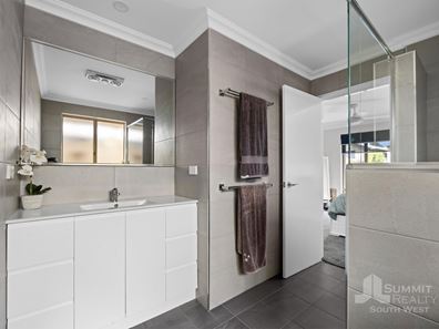 32 Somerville Drive, College Grove WA 6230