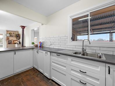 6 Cowling Way, Parmelia WA 6167