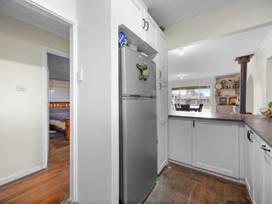 6 Cowling Way, Parmelia WA 6167