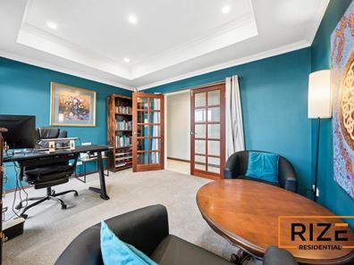 5 Merlot Way, Pearsall WA 6065