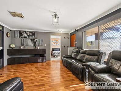 26 Warner Road, Parmelia WA 6167