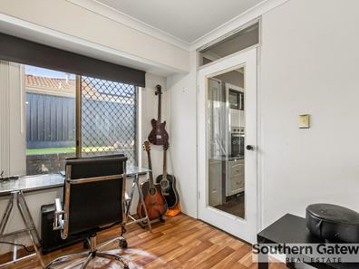 26 Warner Road, Parmelia WA 6167