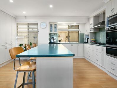 122 Marvell Avenue, Lake Coogee WA 6166
