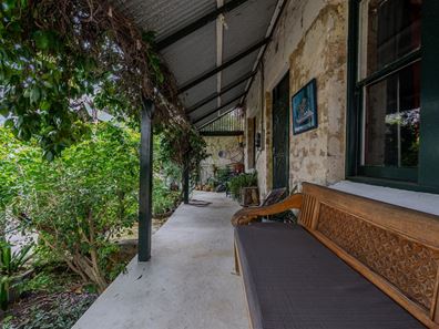8 Reuben Street, Beaconsfield WA 6162