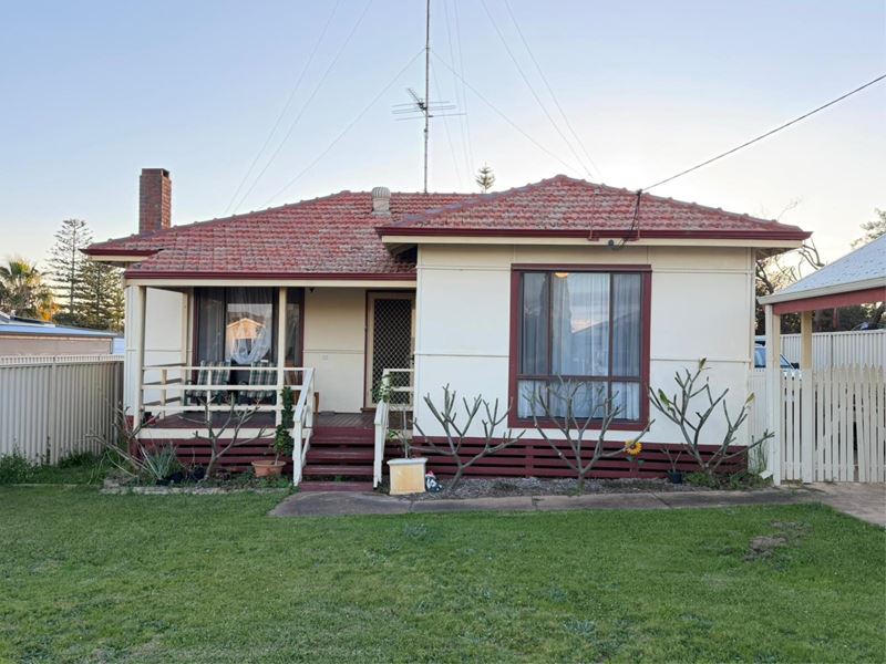 12A Moolyeen Road, Carey Park WA 6230